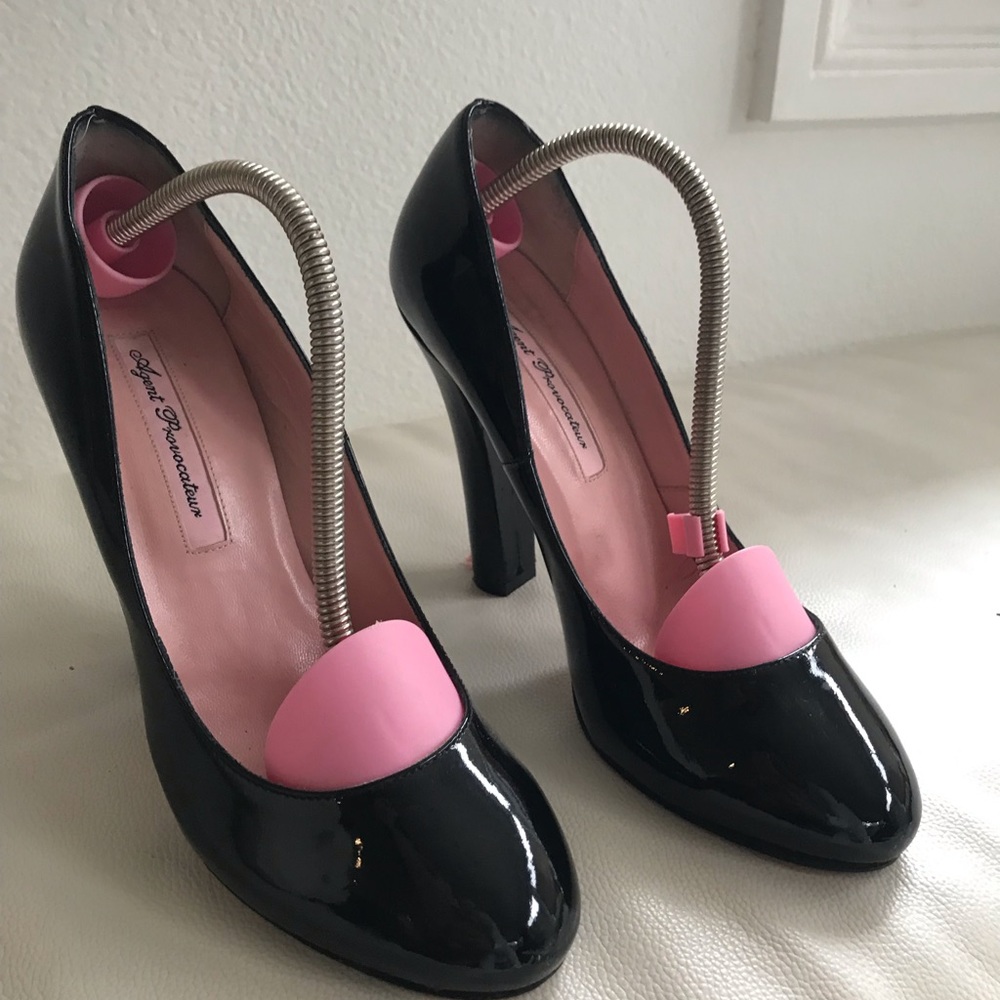 Katie "Seduce Me" Black pumps